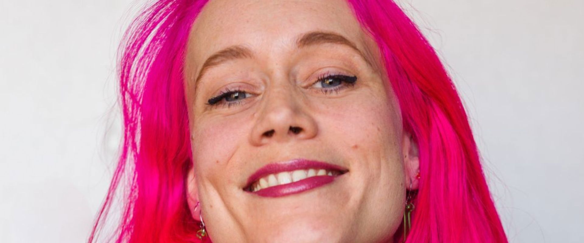 Model.HeaderVisualTitle