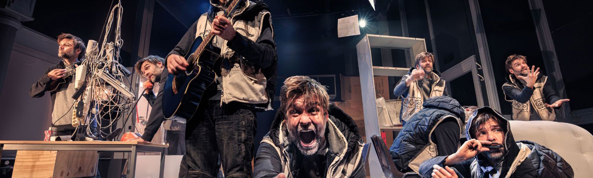 Model.HeaderVisualTitle