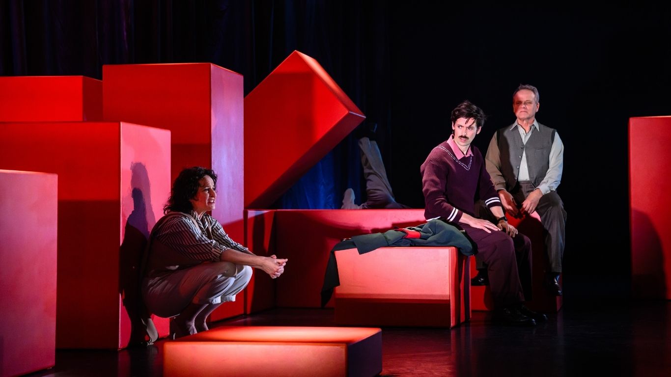 Model.HeaderVisualTitle