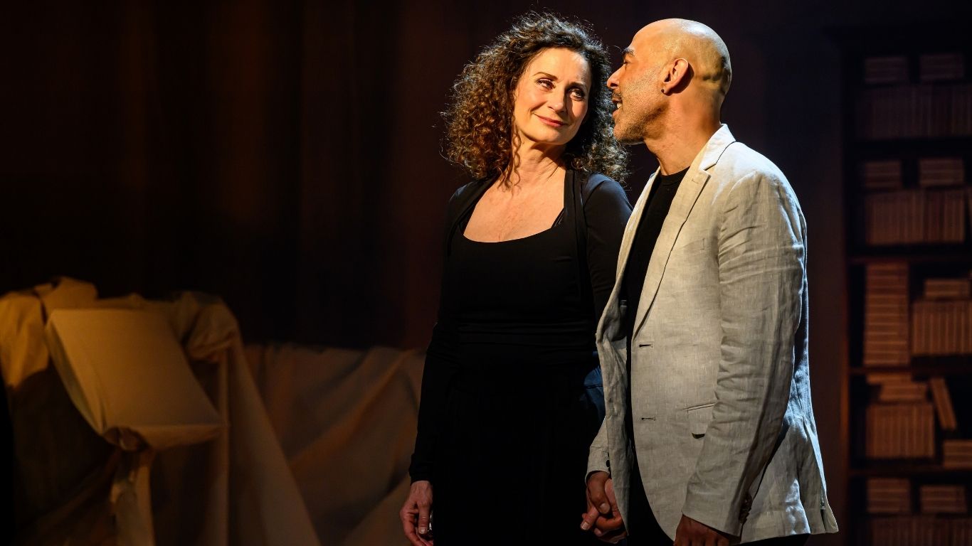 Model.HeaderVisualTitle