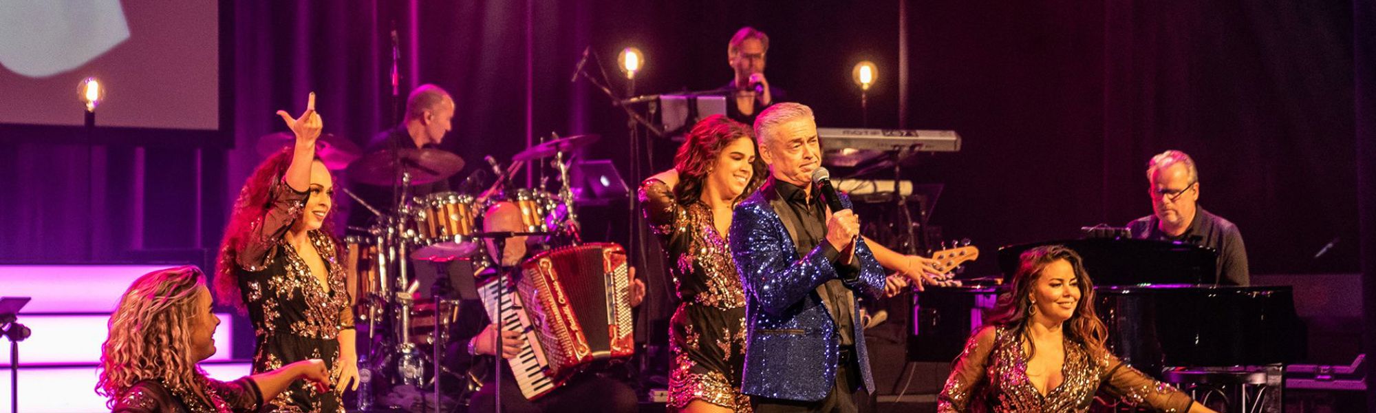 Model.HeaderVisualTitle