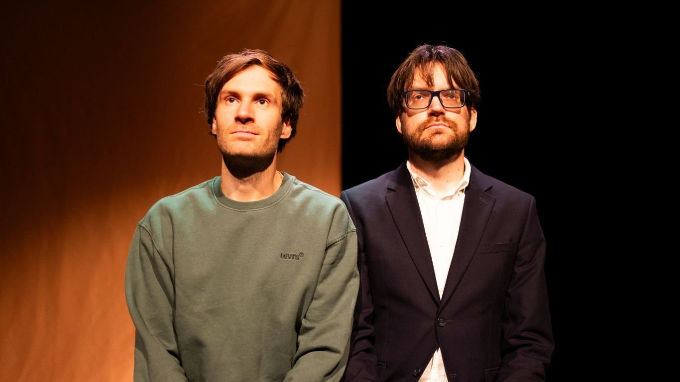 Model.HeaderVisualTitle