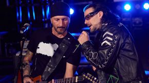 U2 THE MUSIC One Love (3)