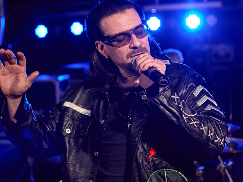 U2 THE MUSIC One Love (2)