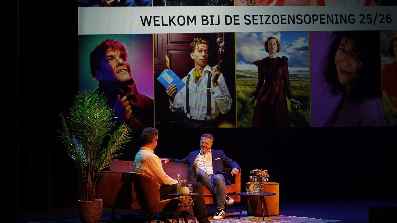 Model.HeaderVisualTitle