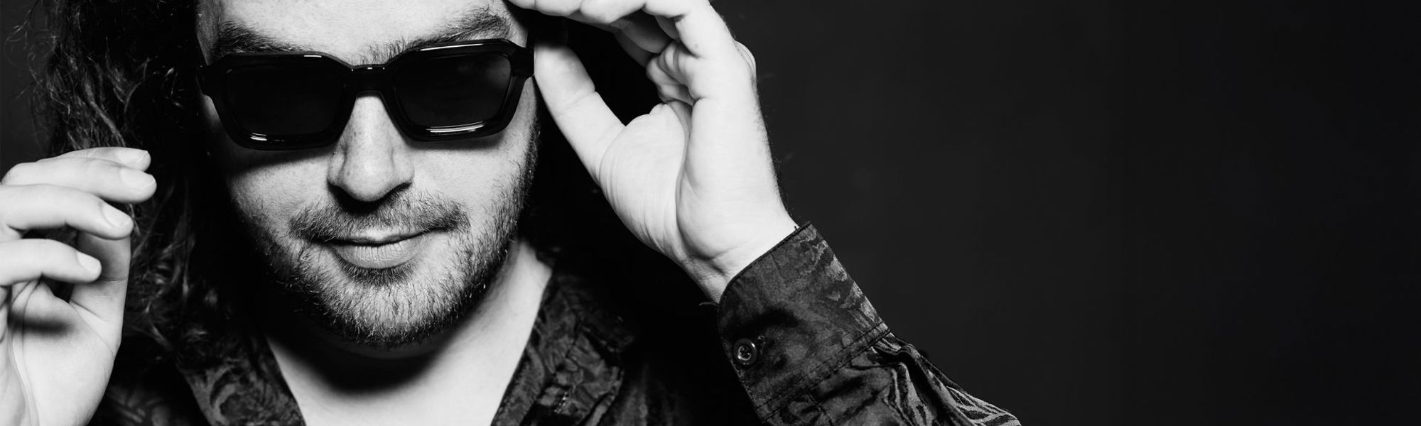 Model.HeaderVisualTitle