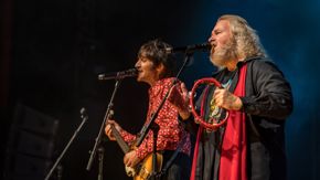 The Stones Vs The Beatles Battle (1)