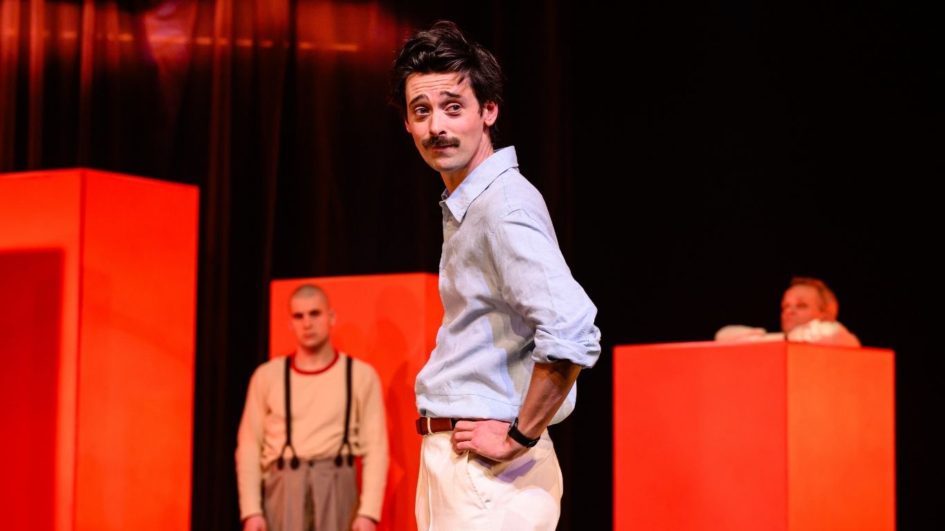 Model.HeaderVisualTitle