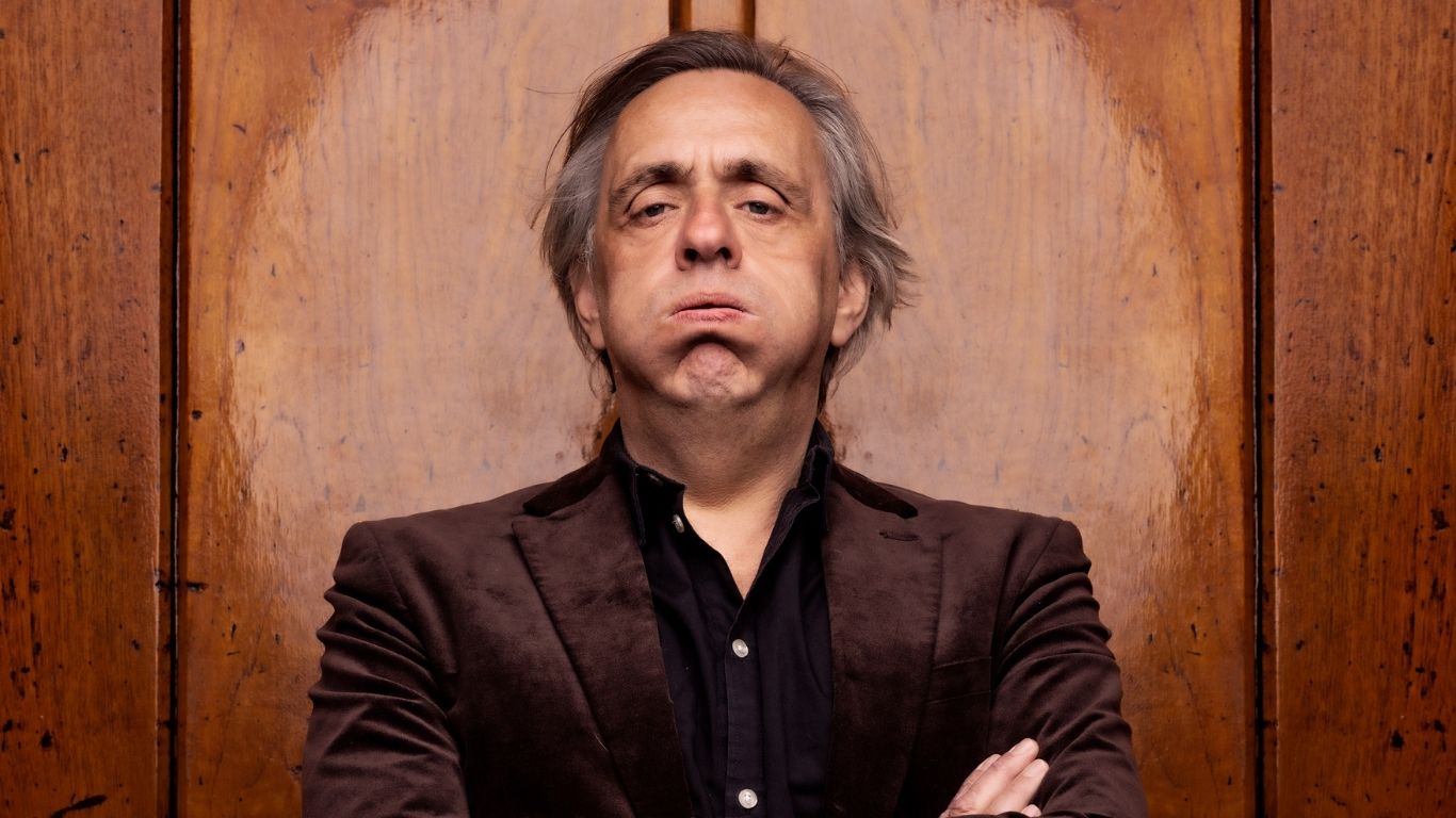 Model.HeaderVisualTitle