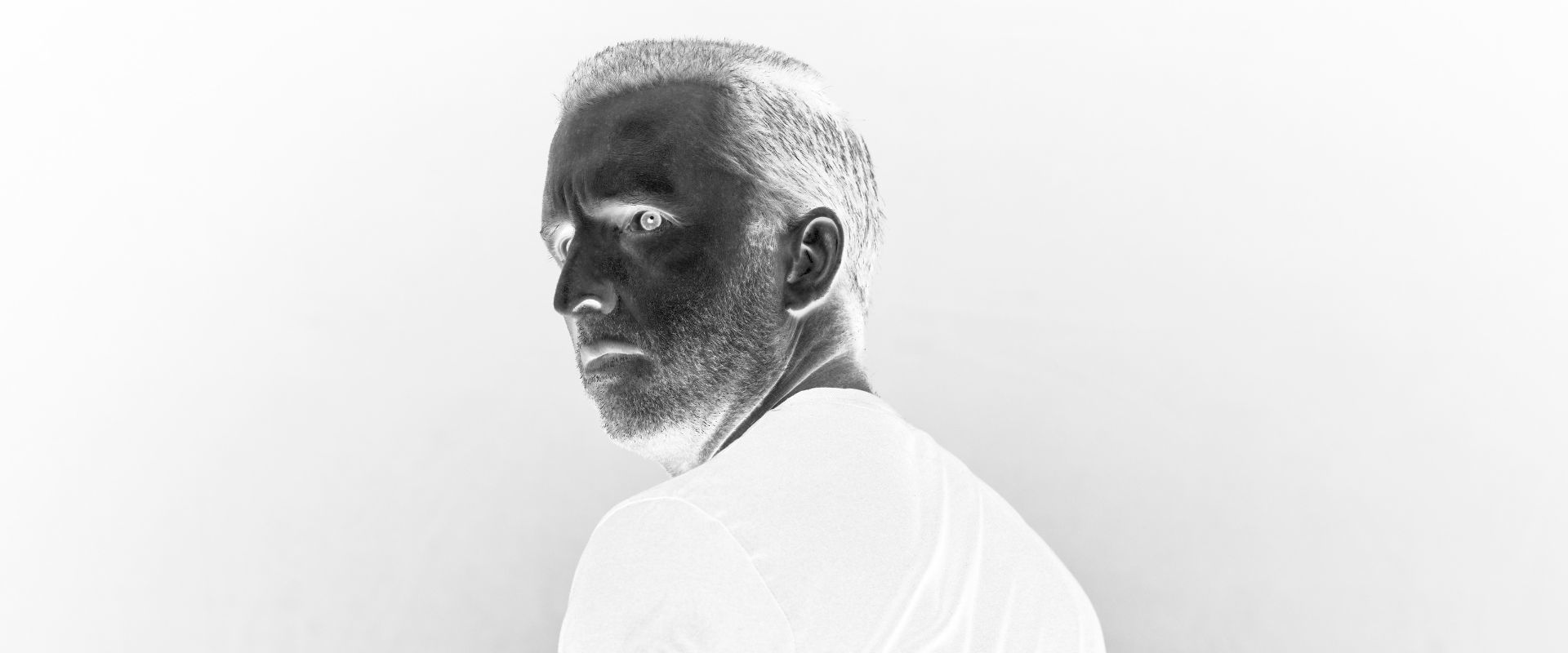 Model.HeaderVisualTitle