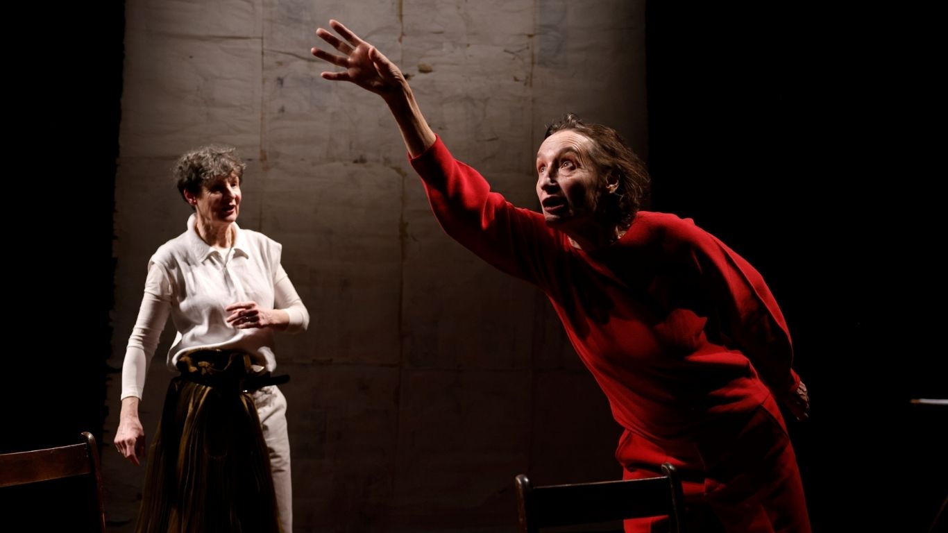 Model.HeaderVisualTitle