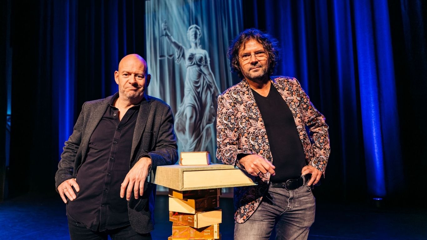 Model.HeaderVisualTitle