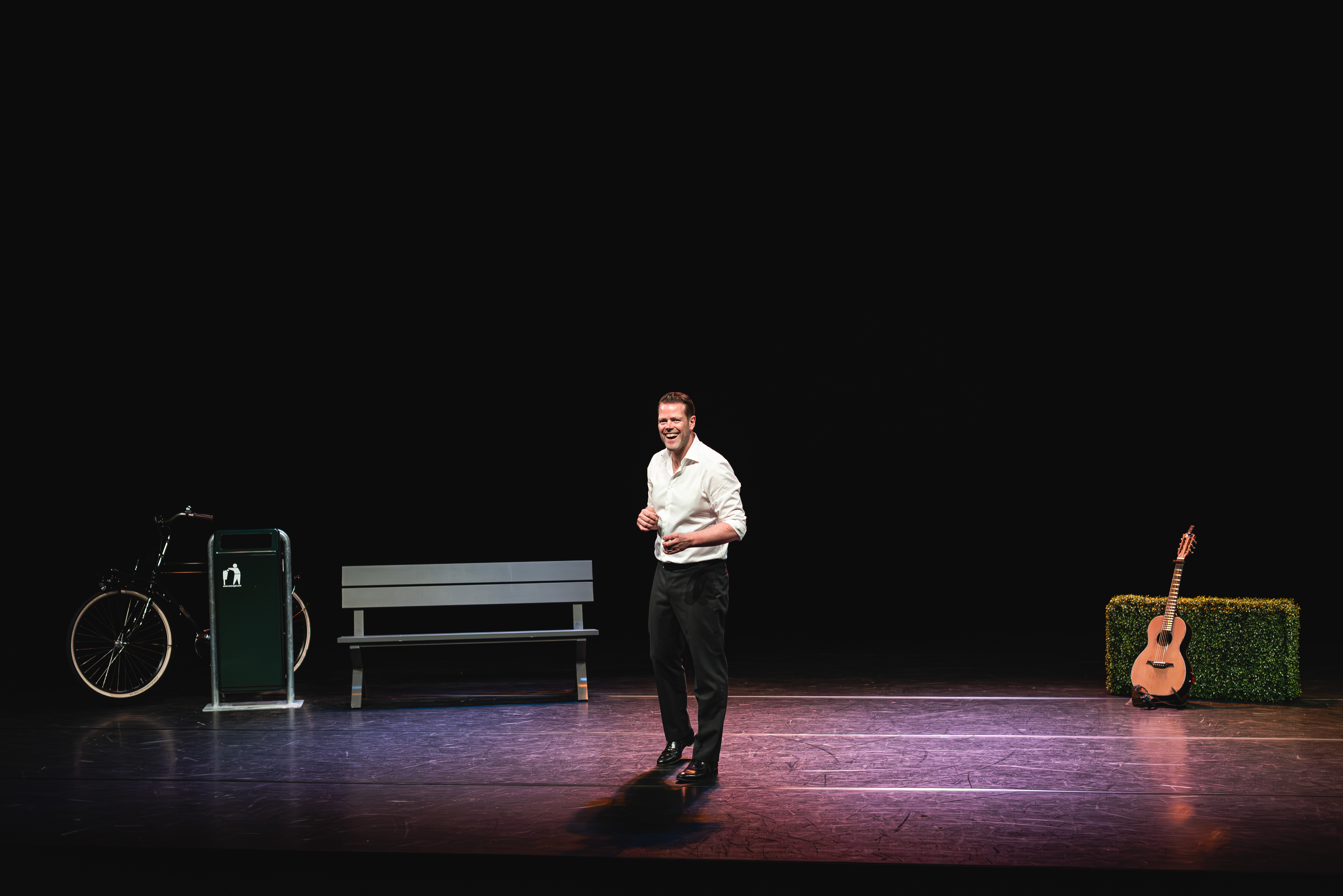 Model.HeaderVisualTitle