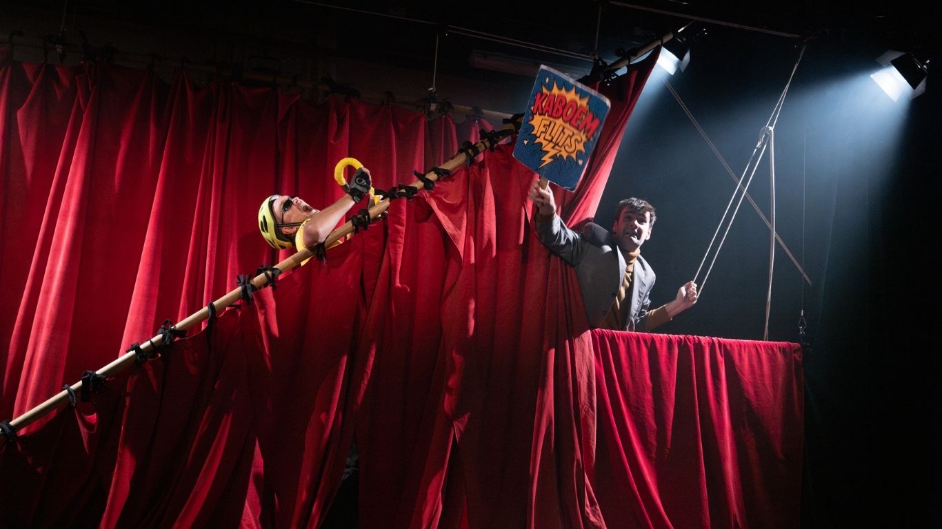 Model.HeaderVisualTitle